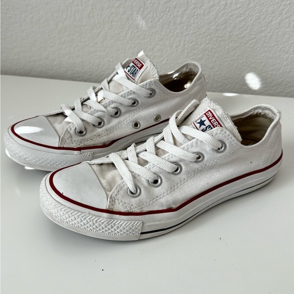 Converse low top - women’s size 6 sneakers - Picture 2 of 5
